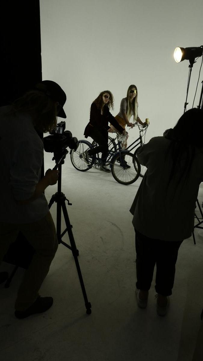 Girls On Bikes 